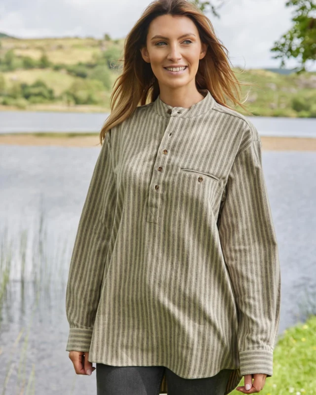 St. Patrick’s Day Irish Wardrobe Essentials: From Parades to the Pub 🍀
Whether you’re marching in the parade, strolling through the city, or enjoying time at the pub, Lee Valley Ireland offer the perfect balance of tradition, comfort, and style. With their high-quality wool sweaters, tweed jackets, and Irish-inspired accessories, you’ll be able to celebrate St. Patrick’s Day in true Irish fashion.
Visit the @leevalley_ireland website to explore their range.😍✨
#stpatricksdayparade #stpatricksday #irishfashion #irishgifts #leevalley